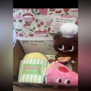 BarkBox Sweetie Pies Barkery Plush‎ Toy Set